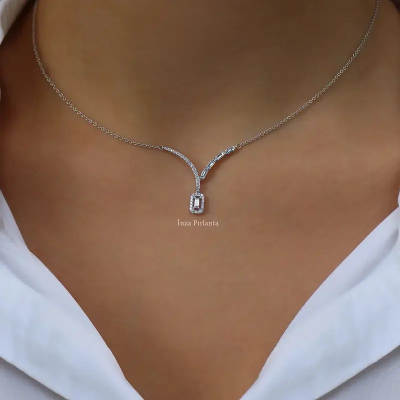 0.25 Karat Özel Tasarım Pırlanta Baget Kolye