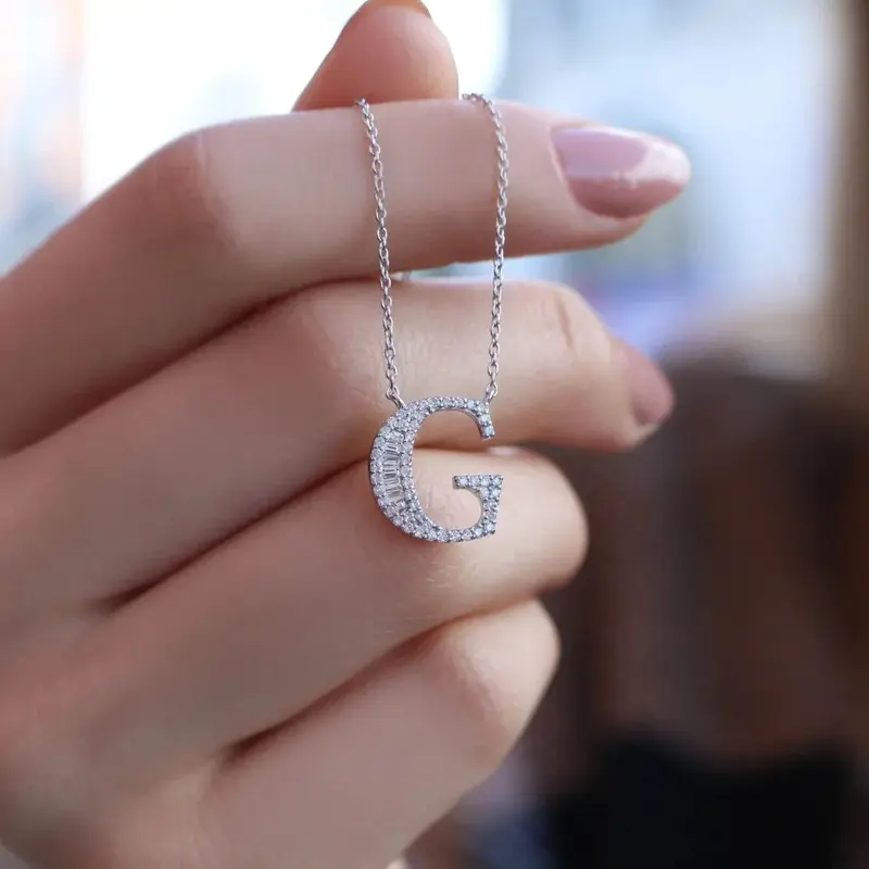 0.40 Karat Özel Tasarım Pırlanta Harf Kolye