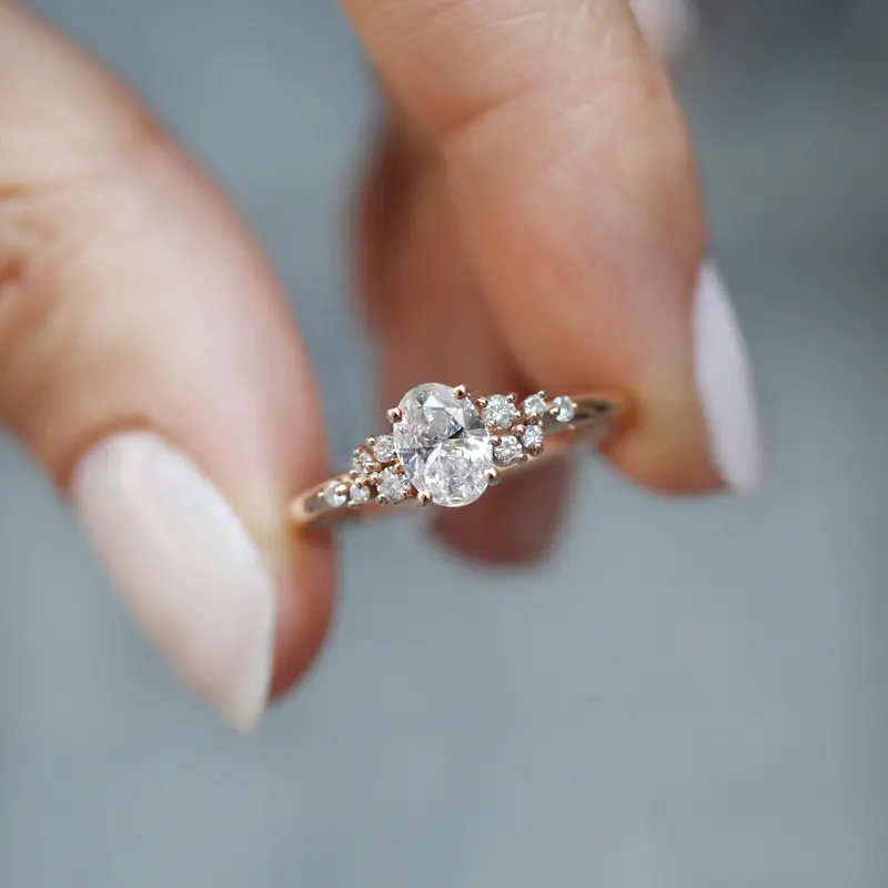 0.60 Karat D VS2 GIA Sertifikalı Oval Asimetri Pırlanta Yüzük