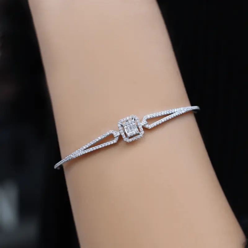 0.75 Karat Pırlanta Baget Kelepçe
