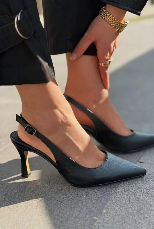 Alvessa Siyah Mat Deri Kadın Stiletto