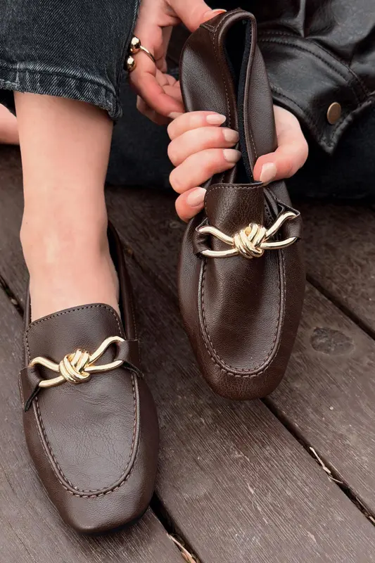 Avelis Kadın Loafer Acıkahve Mat Deri Fiyonk Detaylı