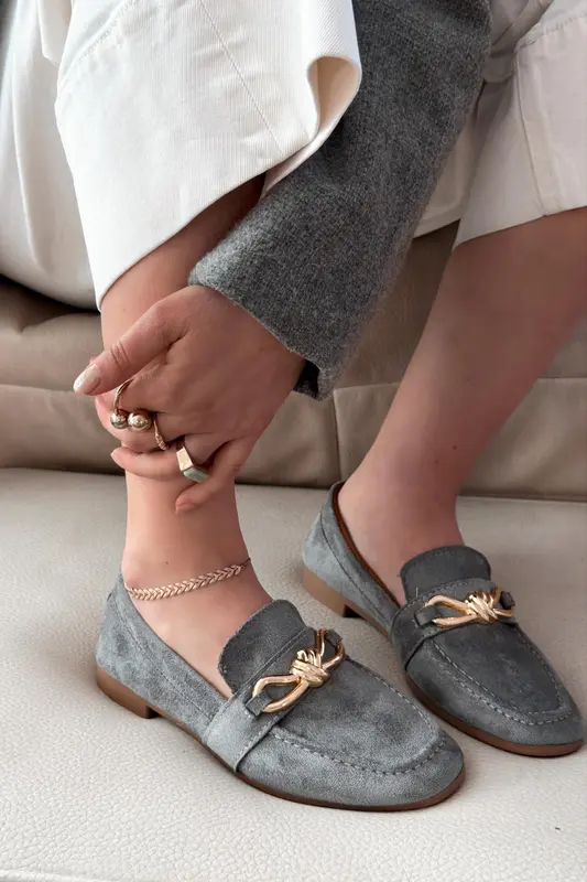 Avelis Kadın Loafer Gri Süet Fiyonk Detaylı