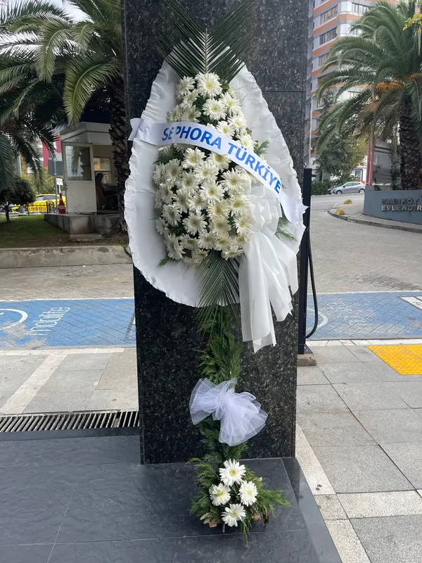 Beyaz Gerbera Ayaklı Sepet