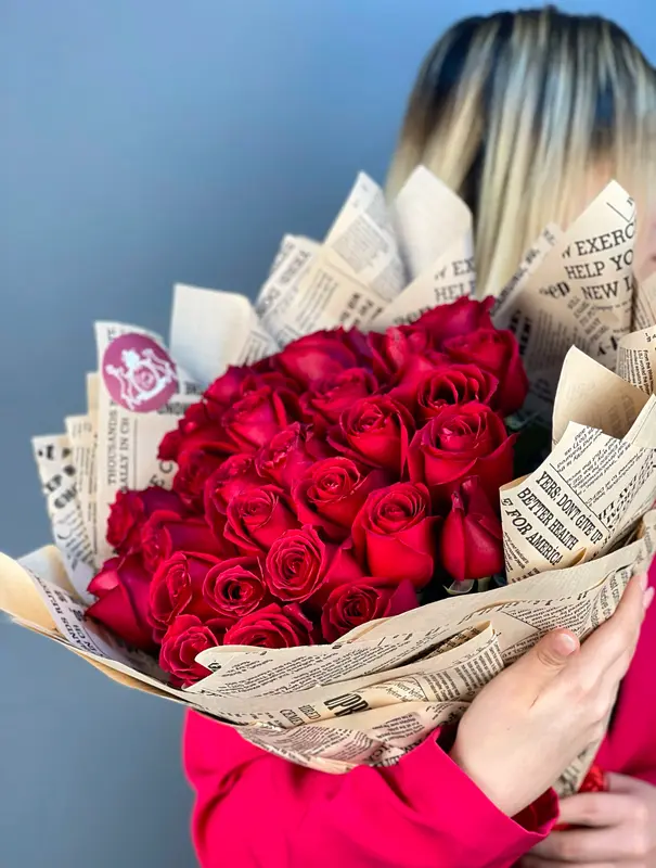 Crimson Elegance 30 Kırmızı Gül Buketi
