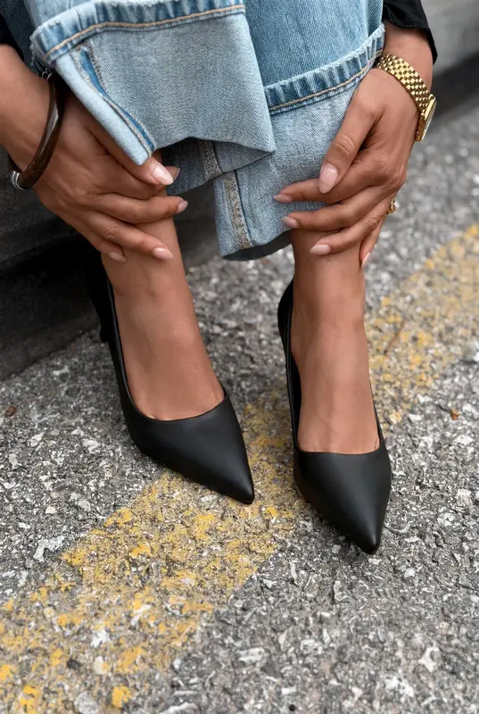 Delvion Siyah Mat Deri Kadın Stiletto
