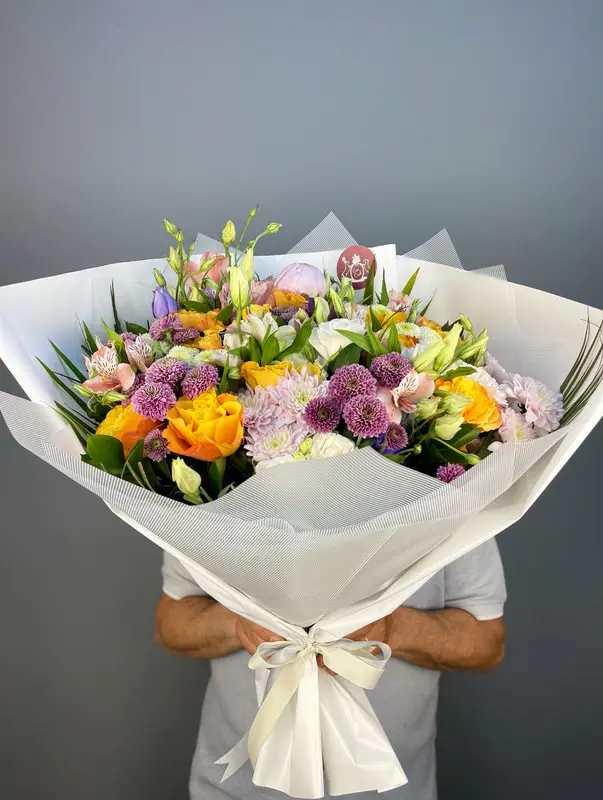 Floral Radiance Buket