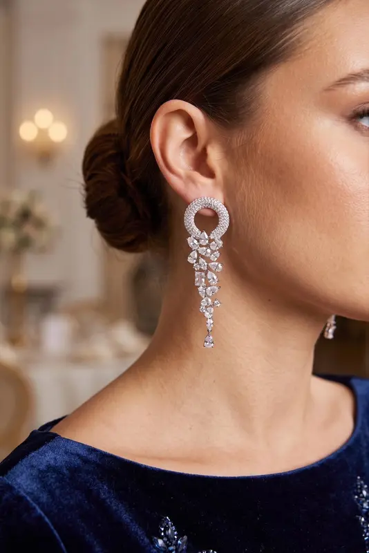 Gümüş Renk Zirkon Taşlı Saçaklı Model Kadın Abiye Küpe