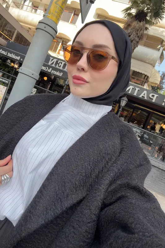 Hilal Küpeli'nin Tercihi Çizgi-Püskül Detaylı Çizgili Poplin Gömlek Ekru