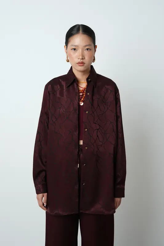 Kadın Bordo Desenli Parlak Kumaş Oversize Kesim Gömlek