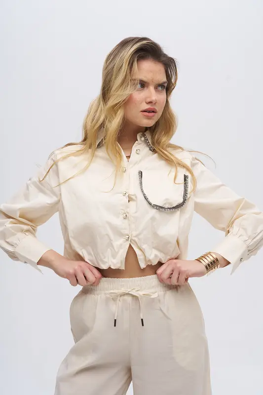 Kadın Taş Detaylı ve Beli Büzgülü Açık Bej Crop Gömlek
