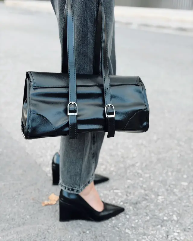 Laretta Vintage Baget Çanta Siyah Mat Deri
