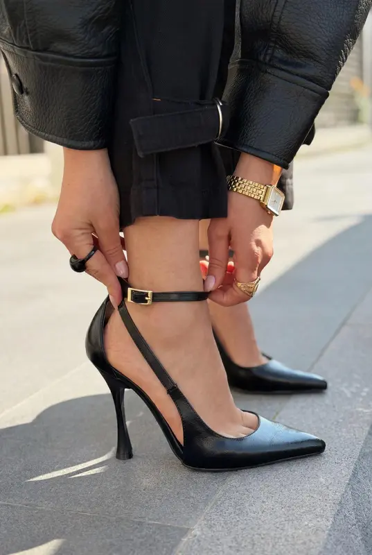 Nerole Siyah Mat Deri Kadın Stiletto