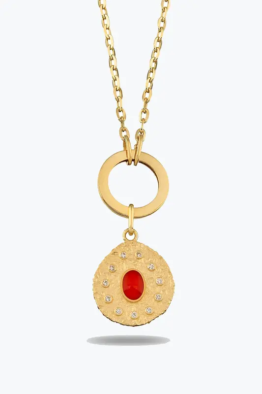 Oval Kırmızı Taşlı Asimetrik Madalyon Charm Kolye