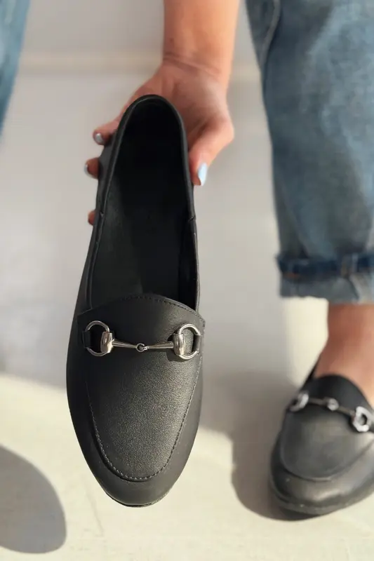 Palvora Siyah Hakiki Deri Toka Detaylı Kadın Loafer