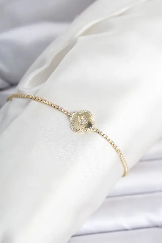 Pirinç Gold Renk Zirkon Taşlı Yonca Model Su Yolu Kadın Bileklik