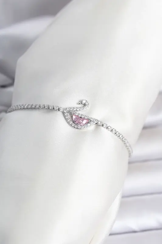 Pirinç Gümüş Renk Zirkon Taşlı Swan Model Su Yolu Kadın Bileklik