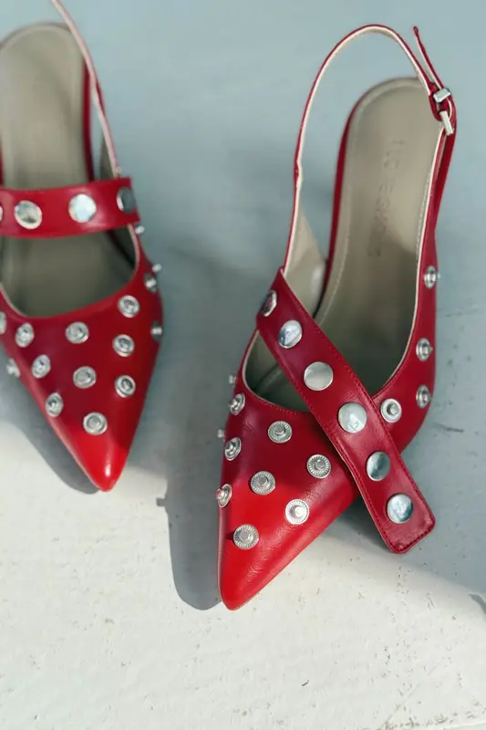Selorin Kırmızı Mat Deri Zımba Detaylı Kadın Stiletto