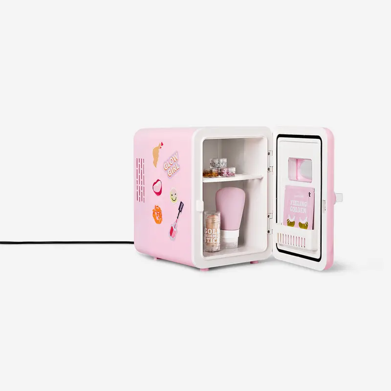 Sticker Detaylı Pembe Mini Kozmetik Buzdolabı
