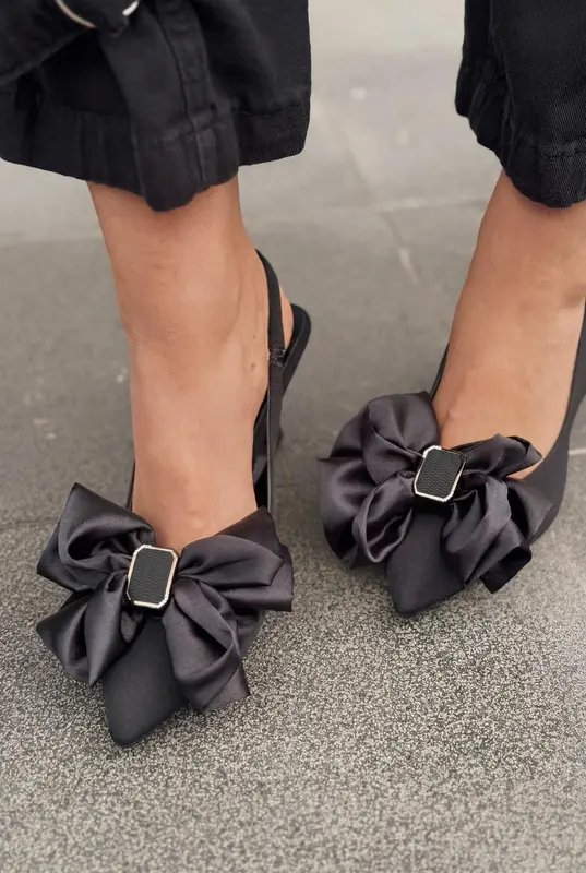 Velune Siyah Fiyonk Detaylı Saten Kadın Stiletto
