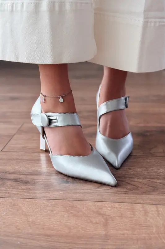 Wasord Gümüş Düğme Detaylı Mat Deri Kadın Stiletto