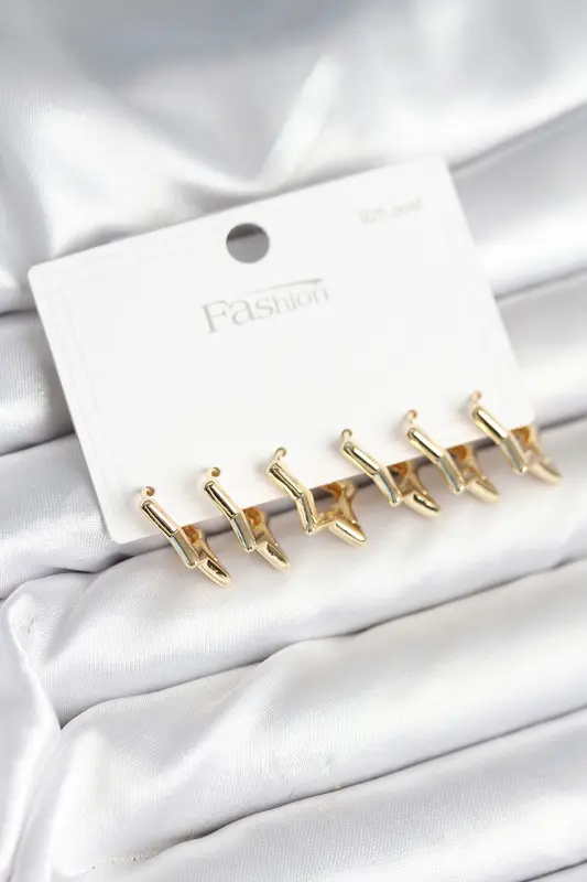 Yıldız Model Gold Renk 925 Ayar Gümüş Çivili Kadın Küpe Seti